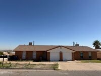 Building Photo - 8916 Leo St