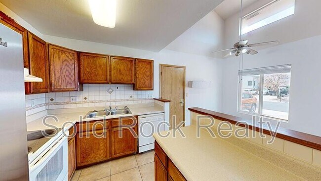 Building Photo - 935 Greenbrier Dr