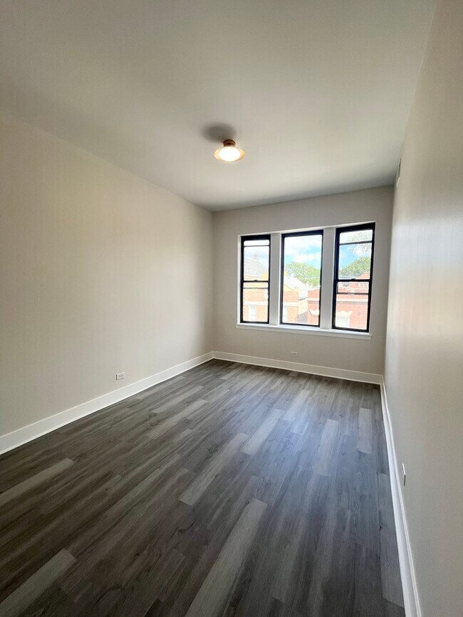 Building Photo - 2258 S Sacramento Ave