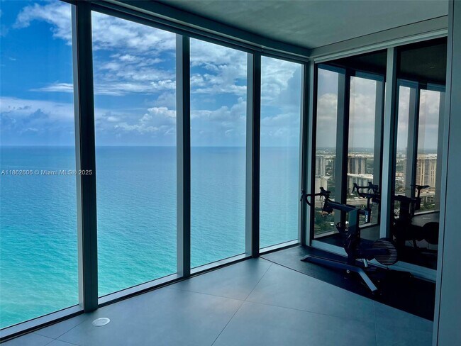 Building Photo - 18555 Collins Ave