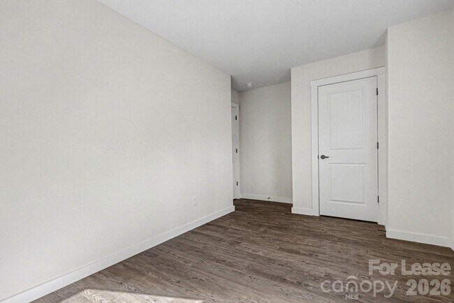 Building Photo - 106 10th Ave SE