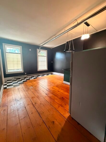 Building Photo - 167 2nd St