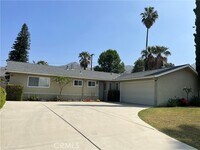 Building Photo - 235 Green Oaks Dr