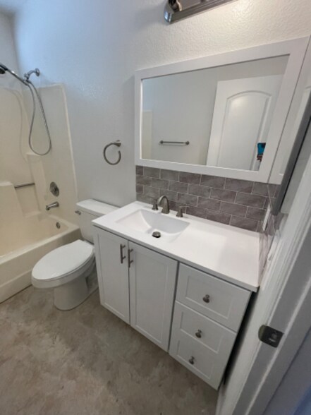 Building Photo - 1832 W Ave K11