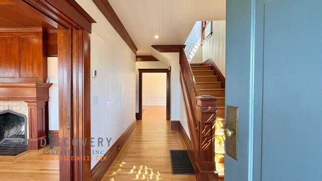 Building Photo - Panoramic Hill Estate with Sweeping Views