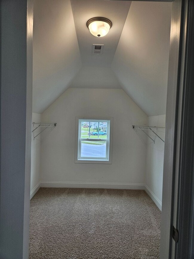 Building Photo - NEW LISTING!!!!!