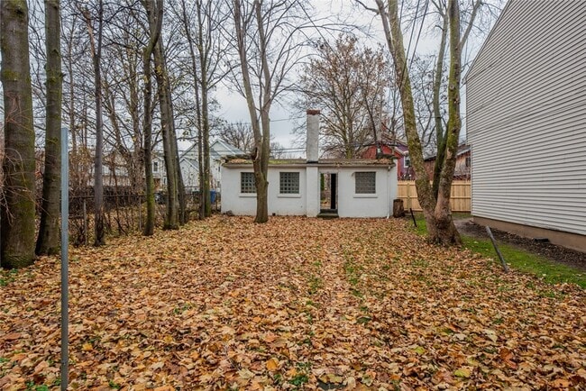 Building Photo - 144 Adams St