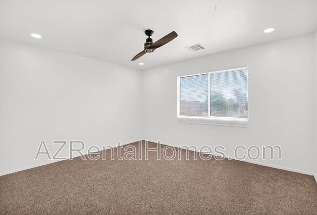 Building Photo - 987 E Santa Cruz Ln