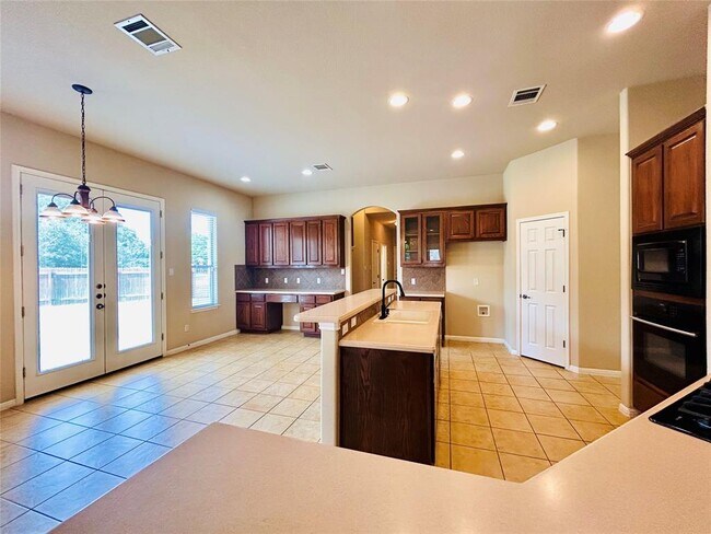 Building Photo - 2501 Farleigh Ln