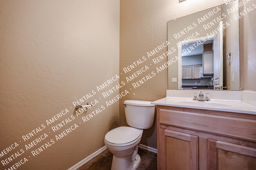 Building Photo - 1225 N 36th St