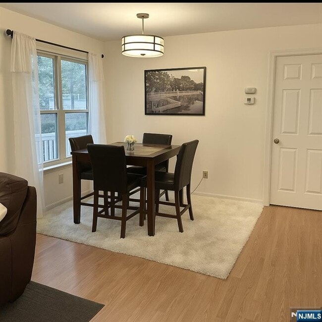 Building Photo - 28 Cliff Dr