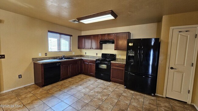Building Photo - Rancho Valencia 3 bedroom, 2 bath unfurnis...