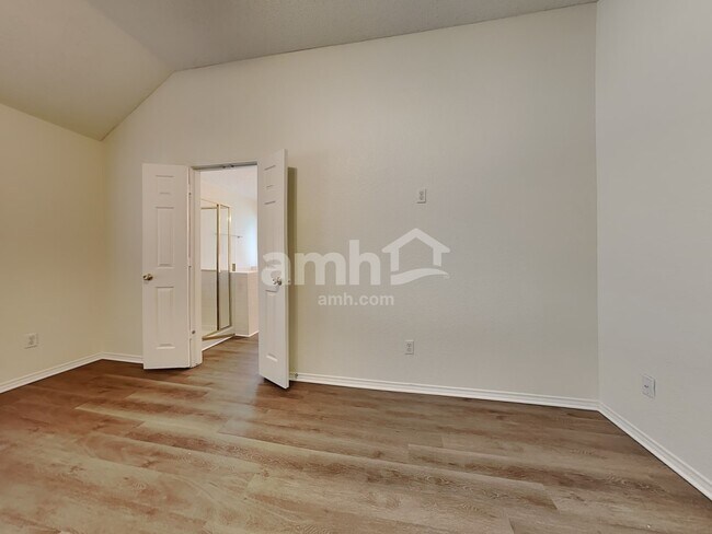 Building Photo - 3707 Sycamore Ln