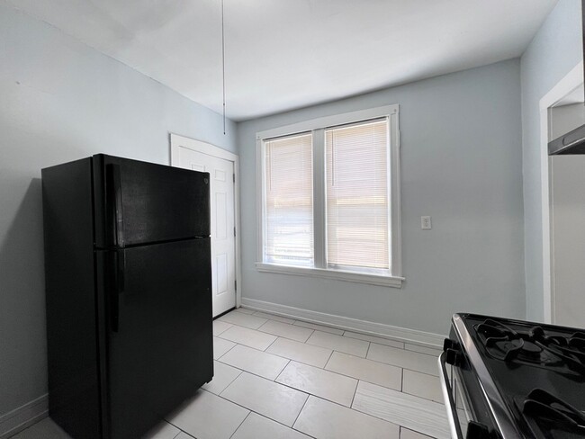 Building Photo - 8856 S Lowe Ave