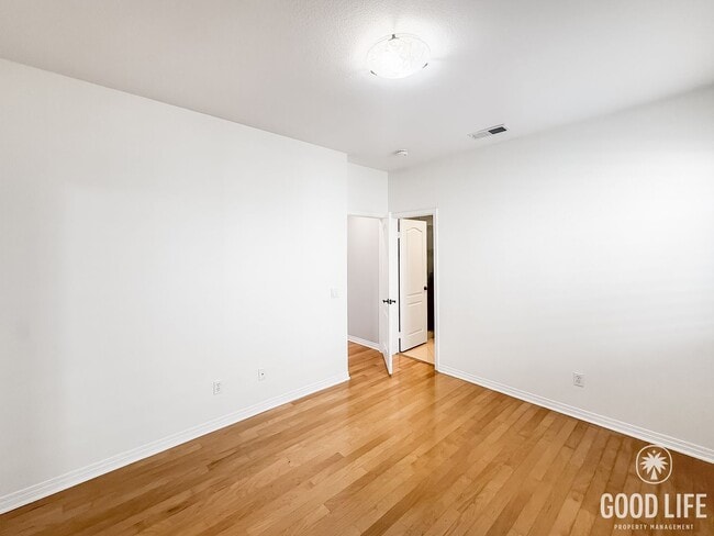 Building Photo - Updated 4BR/3BA San Diego home with modern...
