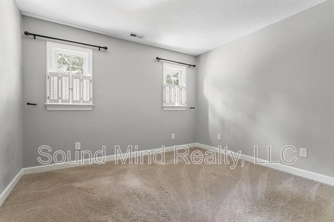 Building Photo - 112 Lomond Ln