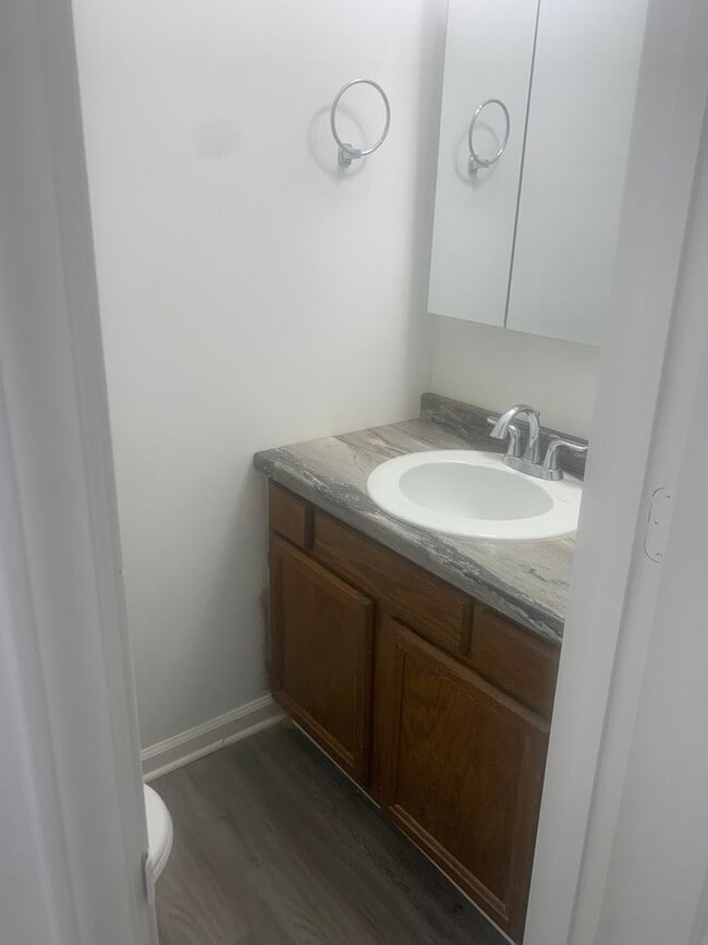 Building Photo - 4804  EM#16