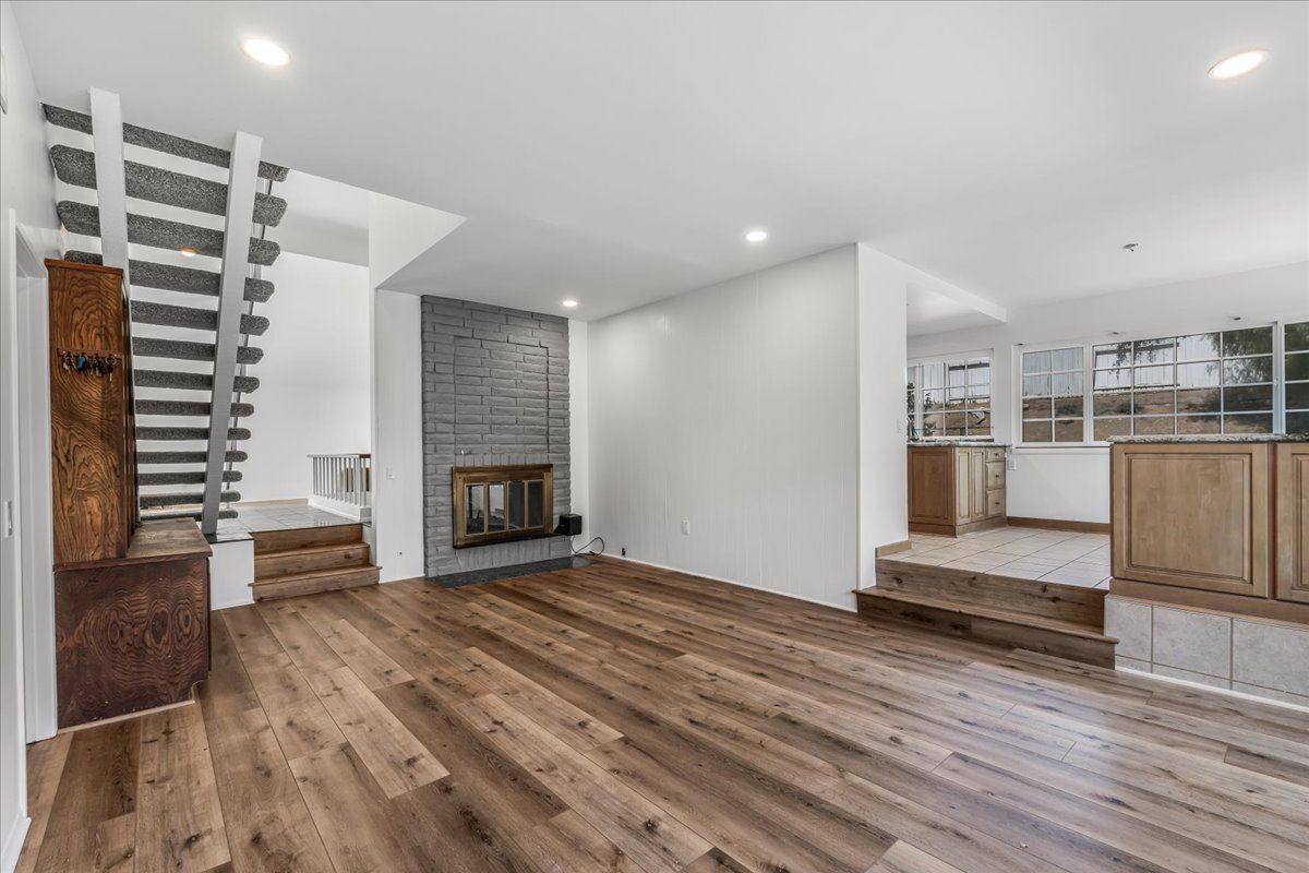 Building Photo - 327 Bethany St