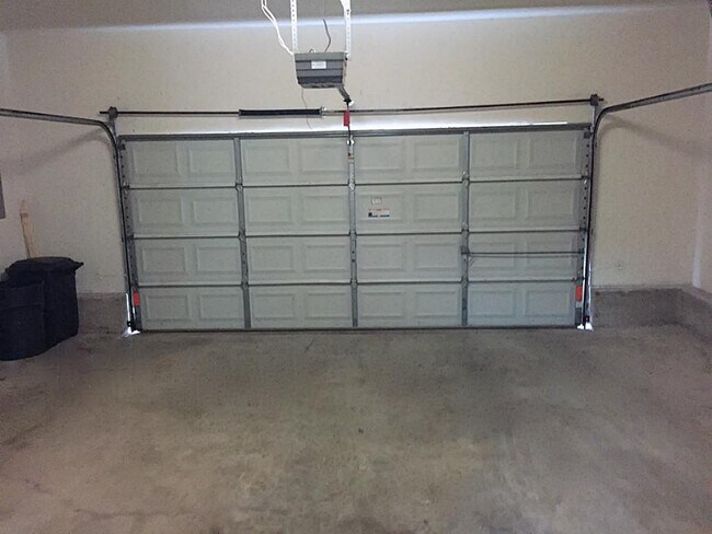 Building Photo - 2865 Westhollow Dr