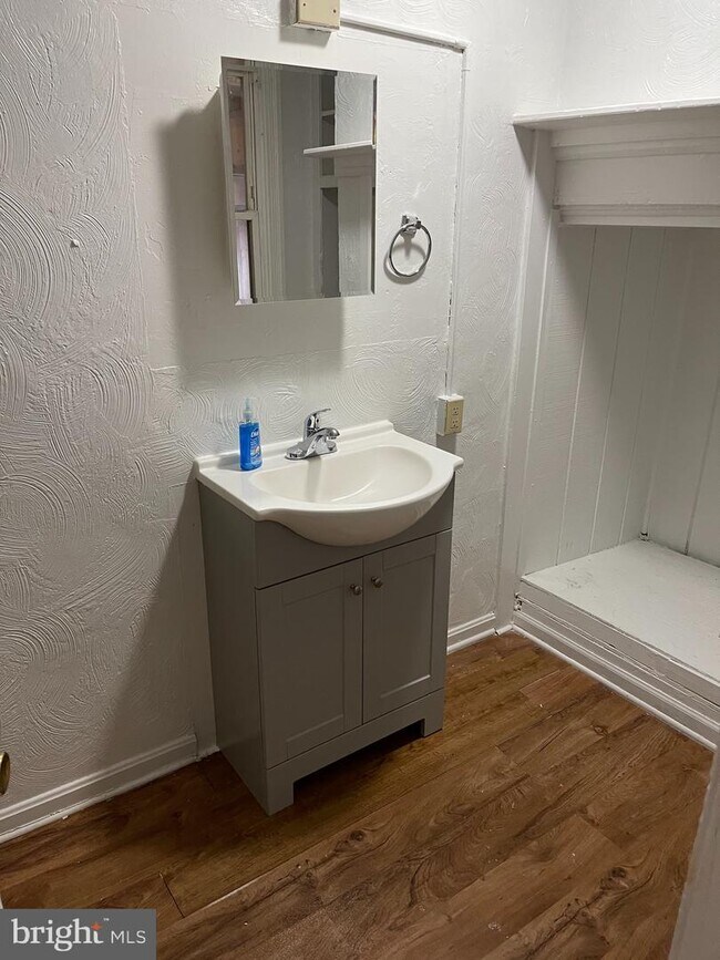 Building Photo - 52 N Broad St