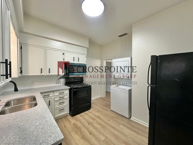 Building Photo - Coming Soon! Remodeled 1 Bedroom 1 Bath in the Heart of Tyler!