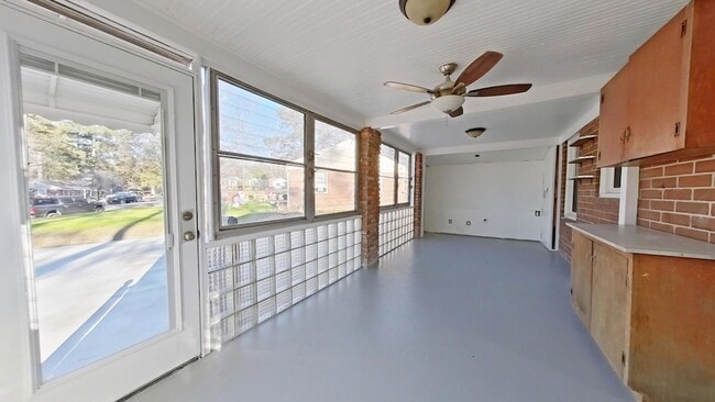 Building Photo - 2001 Wren Rd