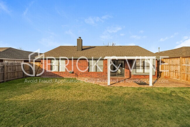 Building Photo - 108 Woodgate Dr