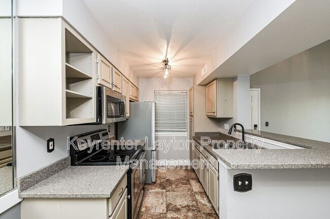 Building Photo - 650 S Main St