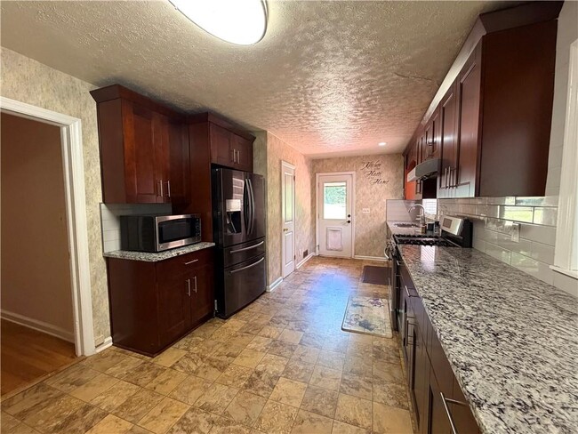Building Photo - 164 Osner Dr NE