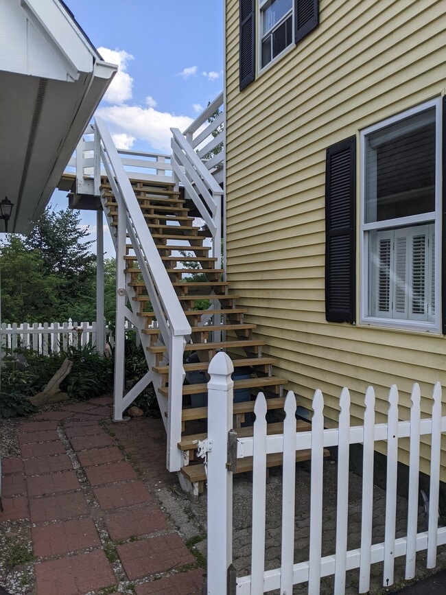 Building Photo - 163 Franklin St