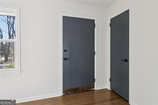 Building Photo - 2219 Lisa Dr SE