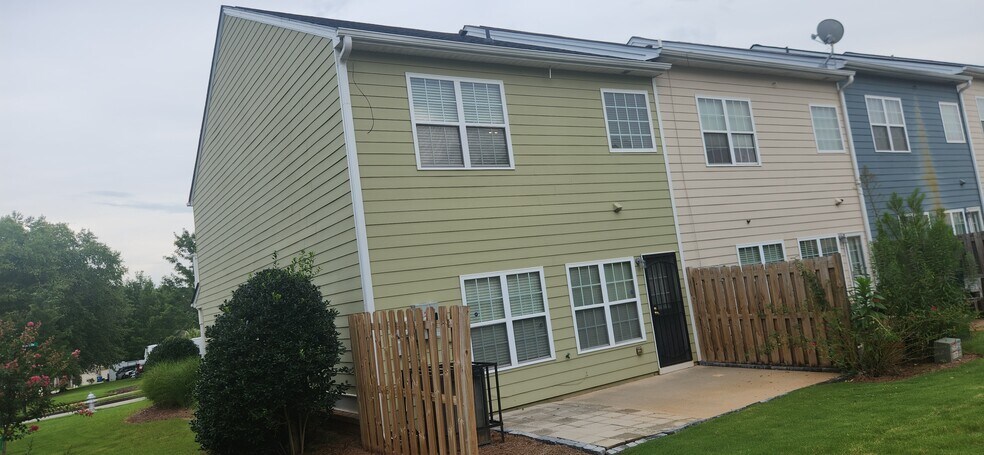 Building Photo - 7039 Chara Ln SW