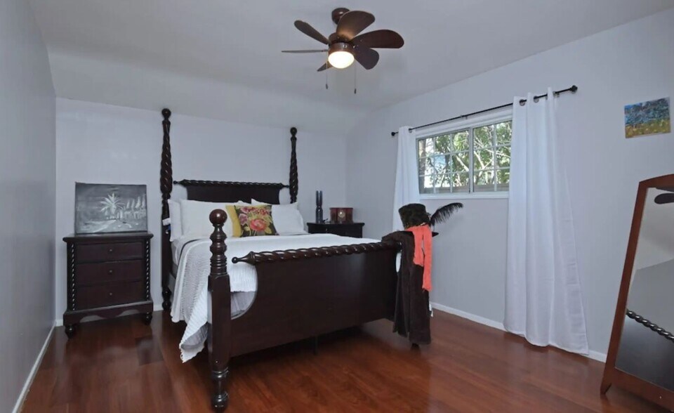 2nd Bedroom - 10429 Wheatland Ave