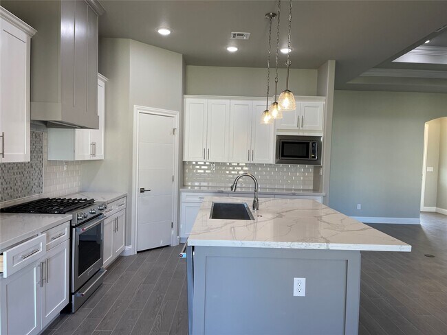 Building Photo - 10440 Dominion Ranch Dr