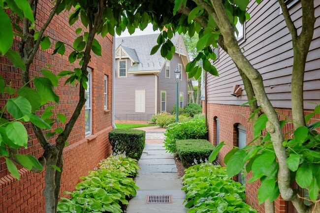 Building Photo - 39 Murray Hill Square