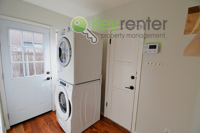 Building Photo - Single Detach Home in the heart of Bay Park | Close to SeaWorld, Mission Bay, Hwy 5 & 8 freeway