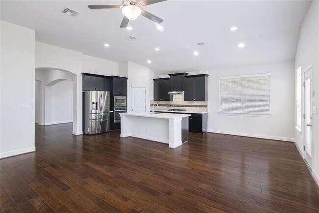 Building Photo - 2421 Blended Tree Ranch