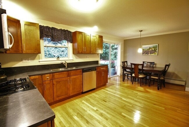 Building Photo - 45 Beresford St