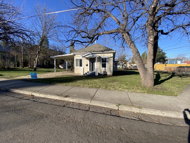 Building Photo - 259 5th St