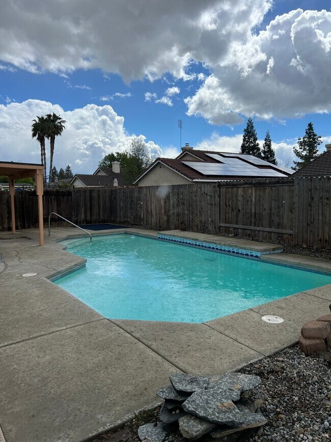 Building Photo - 5911 Golden Sunset Ct