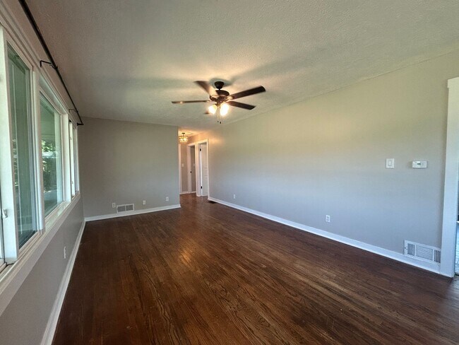 Building Photo - Cambridge City! Updated 3 Bedroom 1 Bathro...