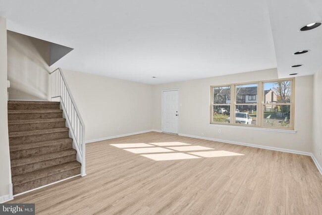 Building Photo - 3964 Bainbridge Ct