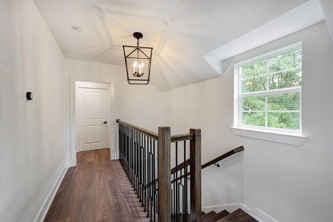 Building Photo - 3071 Locke Ln
