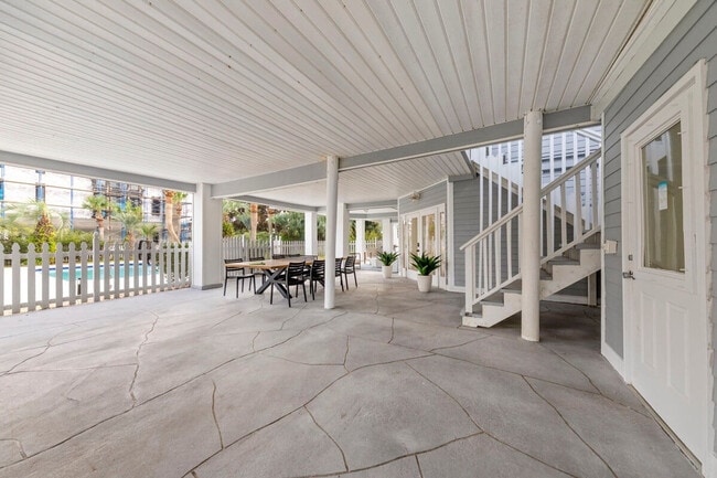 Building Photo - 169 Pompano St