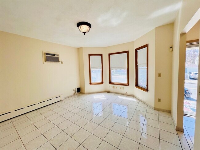 Building Photo - 34 Medford St