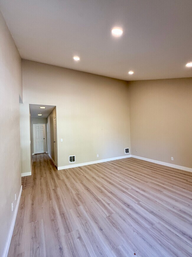 Building Photo - 5472 Adobe Falls Rd