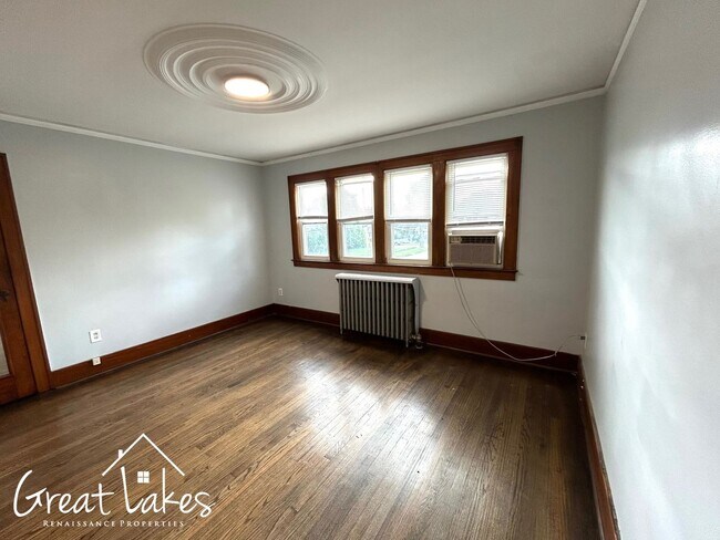 Building Photo - 5204 Beaconsfield St