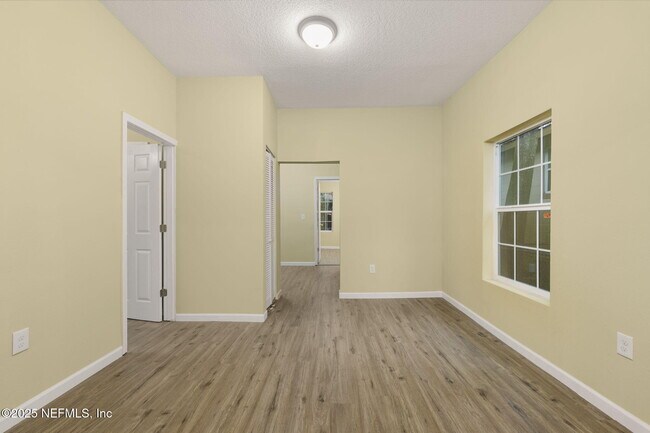 Building Photo - 1443 W 22nd St
