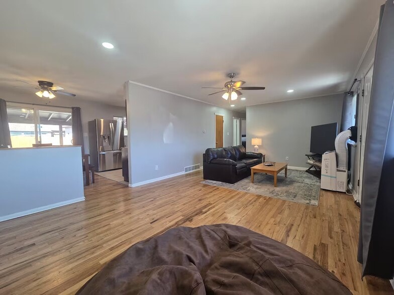 Building Photo - 1031 Erie St