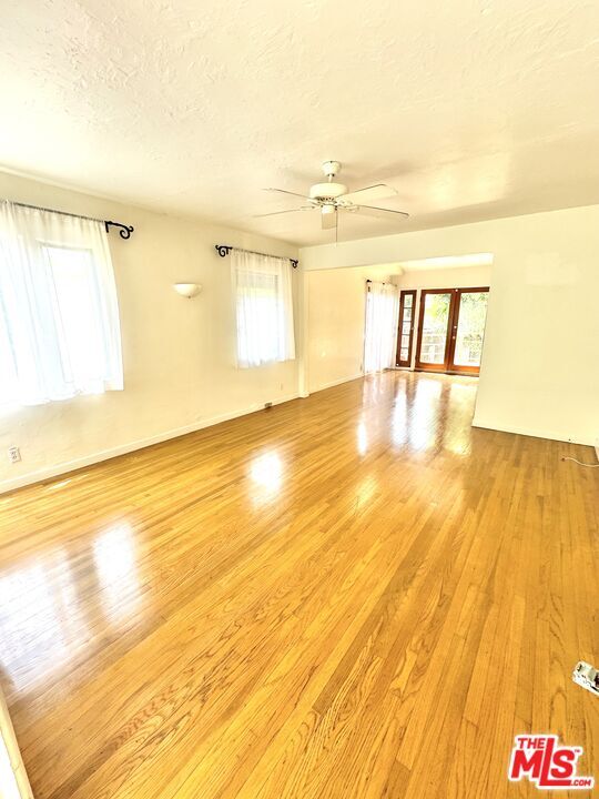 Building Photo - 9012 Phyllis Ave